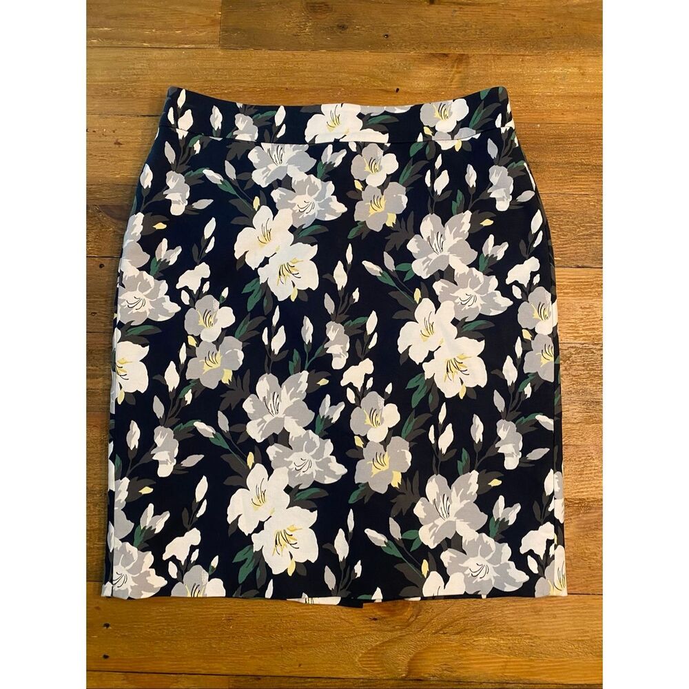 Ann Taylor Factory size 10 black white floral skirt pencil